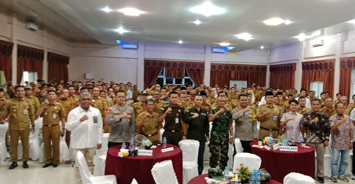 Kapolres AKBP Pangucap Priyo Soegito SIK MH, Ketua KPU Wawan Ardi, Ketua Bawaslu Mardius Adi Saputra, Pabung 0302, Kajari, Tim Paslon bersama camat dan kepala desa/lurah se-Kuansing.