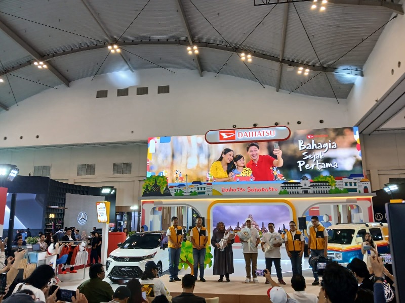 Daihatsu Beri Apresiasi Pelaku Usaha Pembeli Gran Max ke 800 Ribu di Indonesia Pada Gaikindo Jakarta Auto Week 23/11/2024.