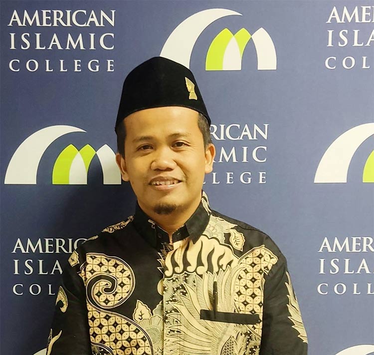 Edi Setiawan, M.Pd,   Guru Ponpes Khairul Ummah, Air Molek dan Awardee Program Micro Credential, Dana Abadi Pesantren (DAP), Kemenag-LPDP di Kota Chicago, USA.