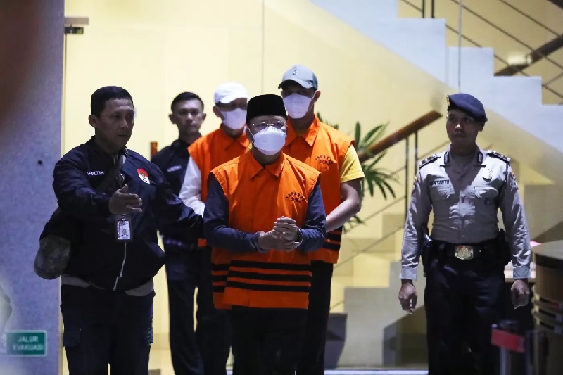 KPK menetapkan Gubernur Bengkulu Rohidin Mersyah sebagai tersangka kasus dugaan pemerasan dan penerimaan gratifikasi di lingkungan Pemprov Bengkulu.