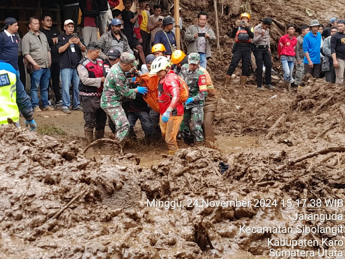 Tim gabungan mengevakuasi 10 warga yang tertimbun longsor di Kabupaten Karo, Provinsi Sumatra Utara, hingga Selasa (26/11/2024) tercatat 20 korban meninggal akibat bencana di Sumut.