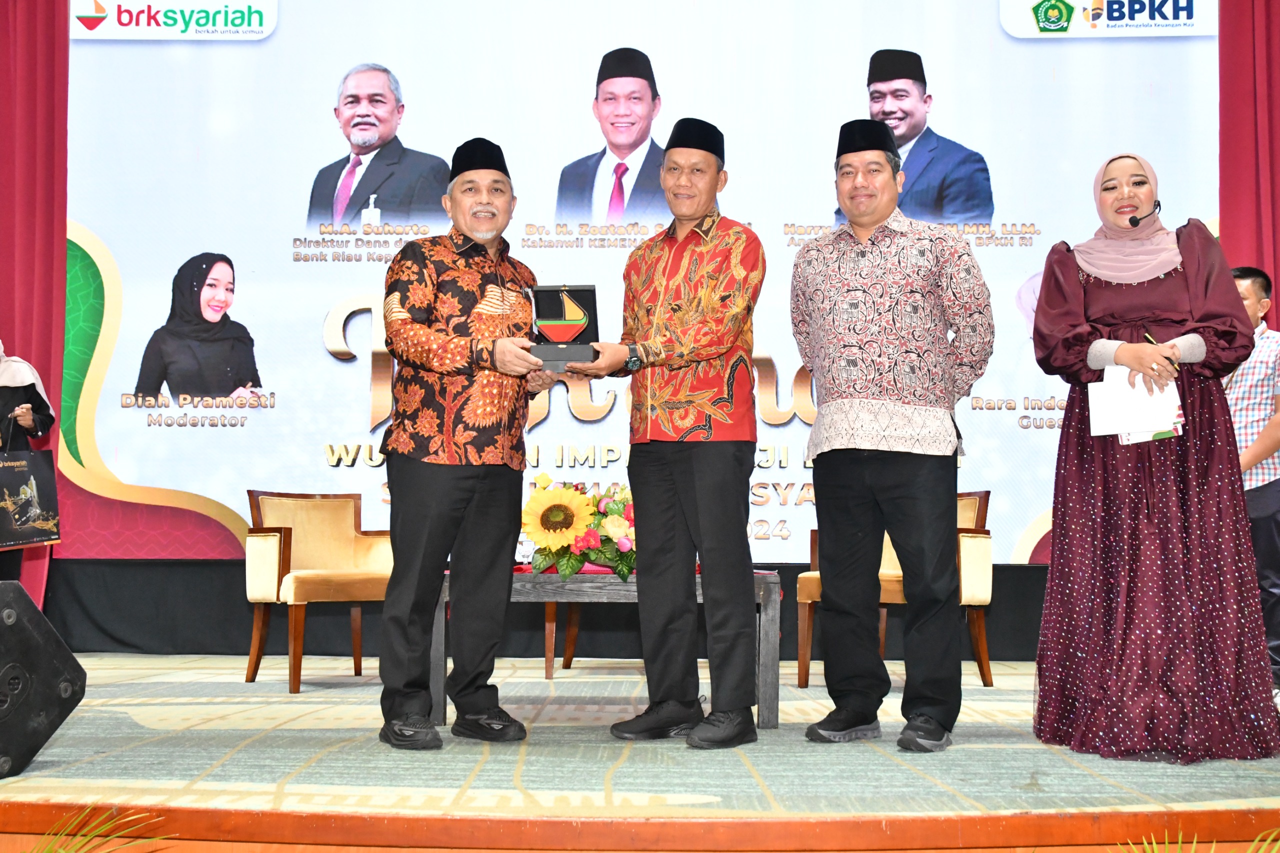 Safari Haji BRK Syariah dengan BPKH serta Kementerian Agama Provinsi Kepulauan Riau, Kemenag Bintan, Kemenag Tanjungpinang dan Kemenag Batam, di Ballroom Hotel Nagoya Hill Batam pada Kamis (21/11/2024