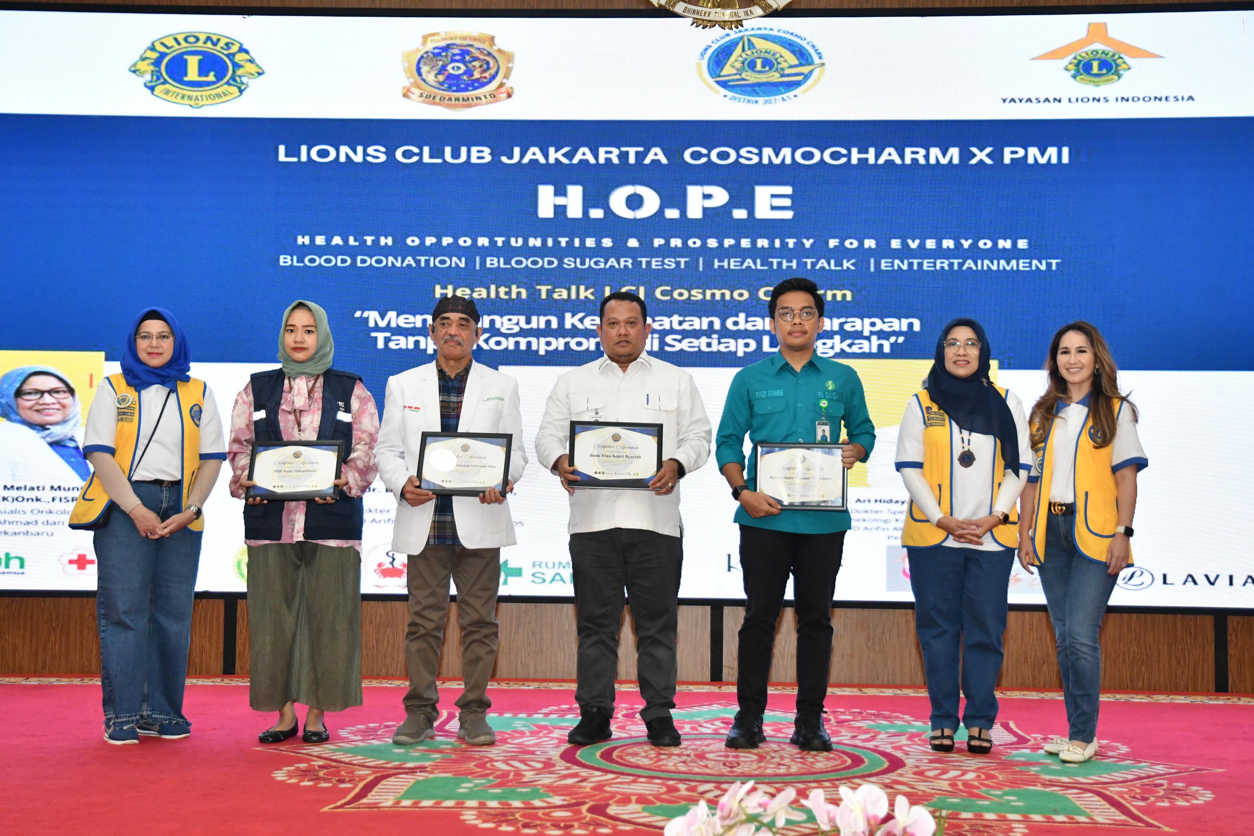 Event Donor Darah yang ditaja oleh Lion Club Jakarta Cosmo Charm bersama PMI Kota Pekanbaru mendapat dukungan dari PT Bank Riau Kepri Syariah
