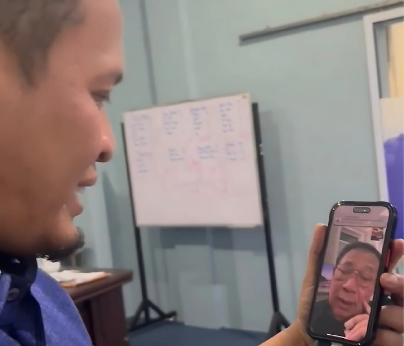 Presiden RI ke-6 Susilo Bambang Yudhoyono (SBY) saat melangsungkan panggilan video dengan Agung Nugroho, Rabu (27/11/2024) malam.