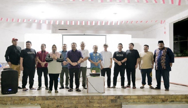 Kasmarni mendeklarasikan kemenangannya d Pilkada serentak 2024 usai mengikuti quick count Badan Saksi Pemilu Nasional Kamar Hitung Bupati dan Wakil Bupati Bengkalis di kediamannya di Desa Muara Basung