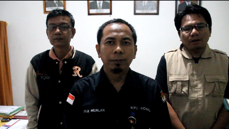 Ketua KPU Rohil Eka Murlan SE Sy didampingi komisioner Kaswanto Dahlan dan Mukhlis memberi apresiasi dan ucapkan terima kasih atas terselengaranya Pilkada Rohil dengan baik.