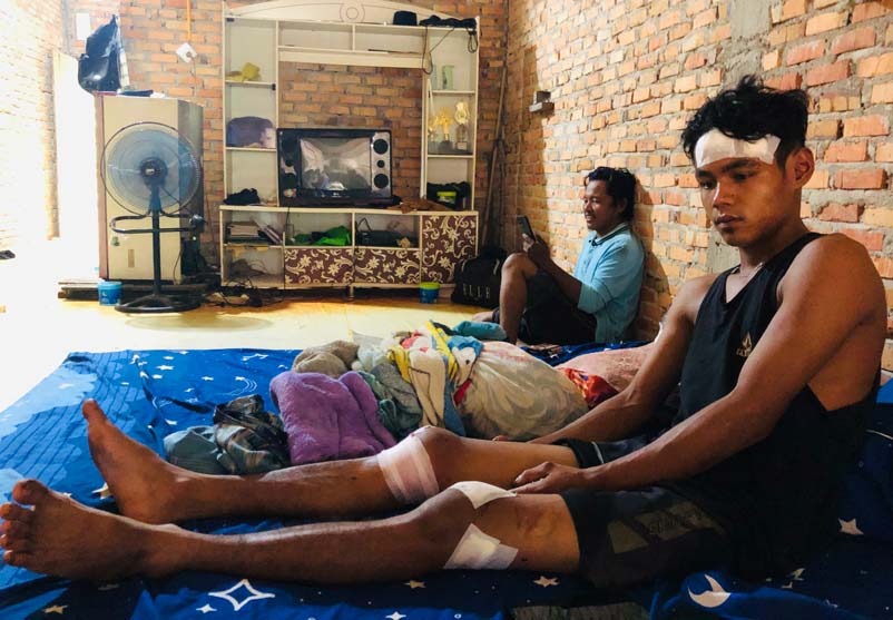 Panji berada di rumahnya di Kampung Sungai Tengah, Kecamatan Sabak Auh, Siak sepulang menjalani perawatan di Puskesmas Kecamatan Sungai Apit dengan sejumlah luka di tubuhnya, Kamis (28/11/2024)