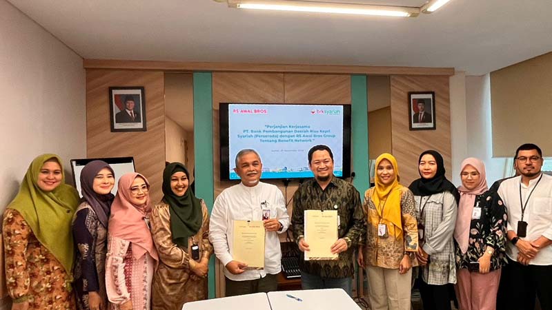 Rumah Sakit Awal Bros Group (RS Awal Bros) dan Bank Riau Kepri (BRK) Syariah   menandatangani perjanjian kerja sama tentang Benefit Network