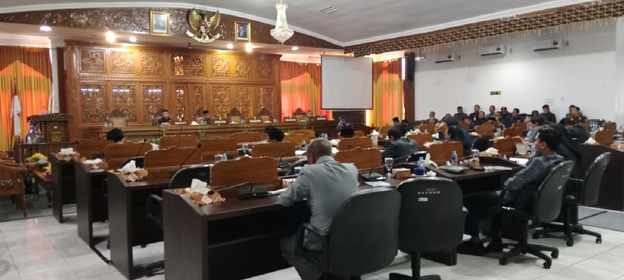 DPRD Kuansing mendengarkan jawaban pemerintah terhadap pandangan umum fraksi-fraksi dalam paripurna yang digelar Jumat (29/11/2024) .