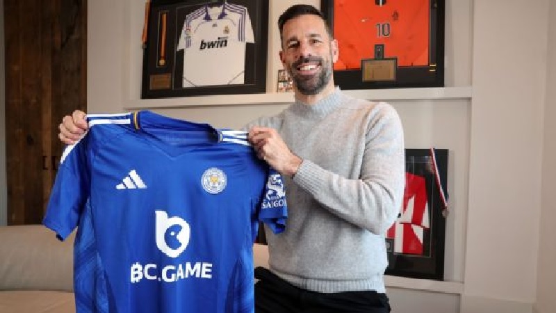 Ruud van Nistelrooy telah menandatangani kontrak dengan Leicester City hingga akhir musim 2026-27.