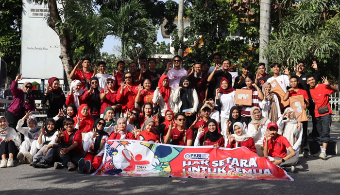 Komisi Penanggulangan AIDS (KPA) Kota Pekanbaru saat peringatan Hari AIDS Sedunia di area CFD Pekanbaru, Ahad (1/12/2024).