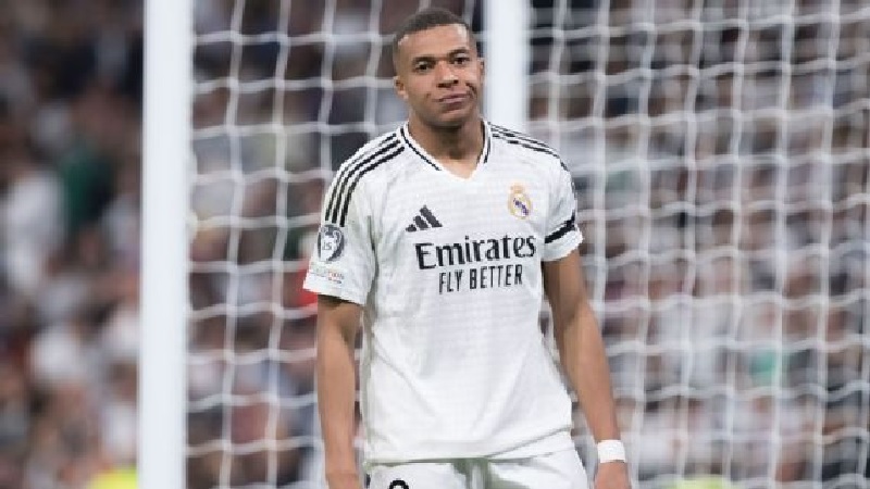 Kylian Mbappe mendapat pembelaan dari pelatih Real Madrid Carlo Ancelotti.