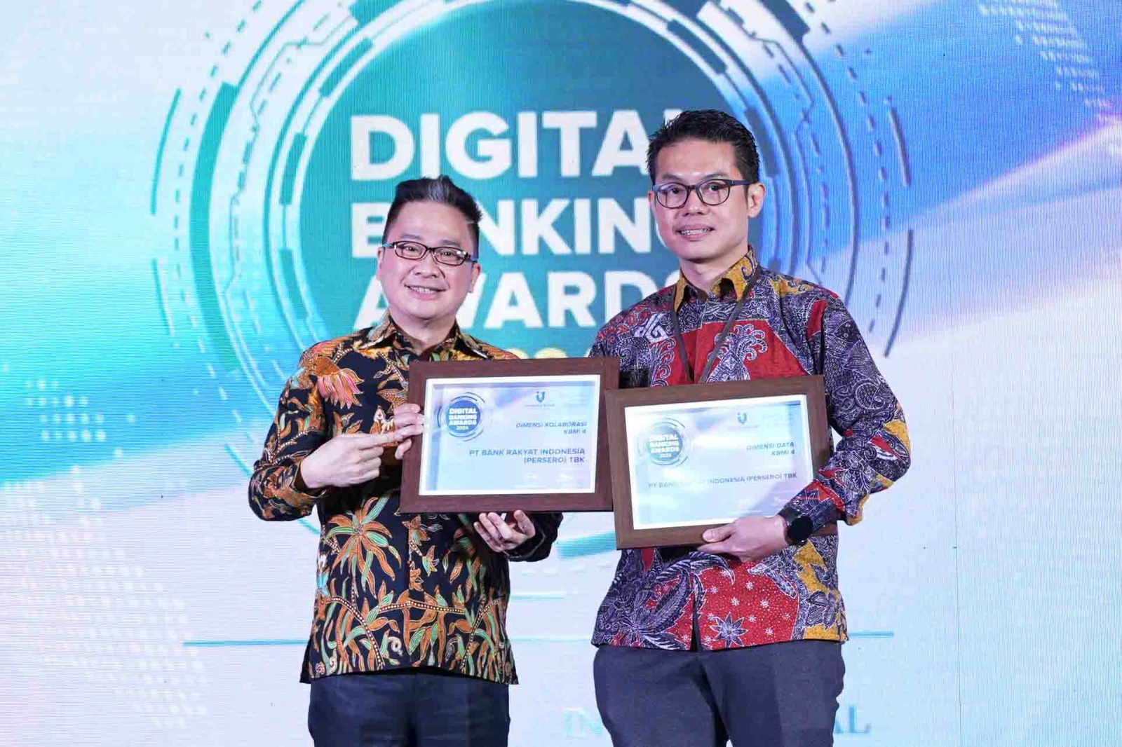Transformasi digital BRI berhasil raih dua penghargaan dalam ajang Digital Banking Awards (DBA) 2024. Penghargaan tersebut diterima BRI untuk kategori Dimensi Data dan Dimensi Kolaborasi.