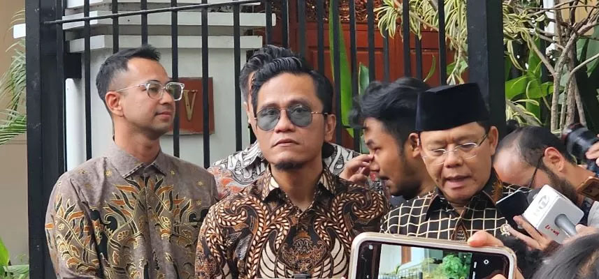 Miftah Maulana Habiburrahman alias Gus Miftah usai menemui Presiden RI terpilih Prabowo Sunianto di kediamannya, Jalan Kertanegara IV, Kebayoran Baru, Jakarta Selatan, Selasa (15/10).