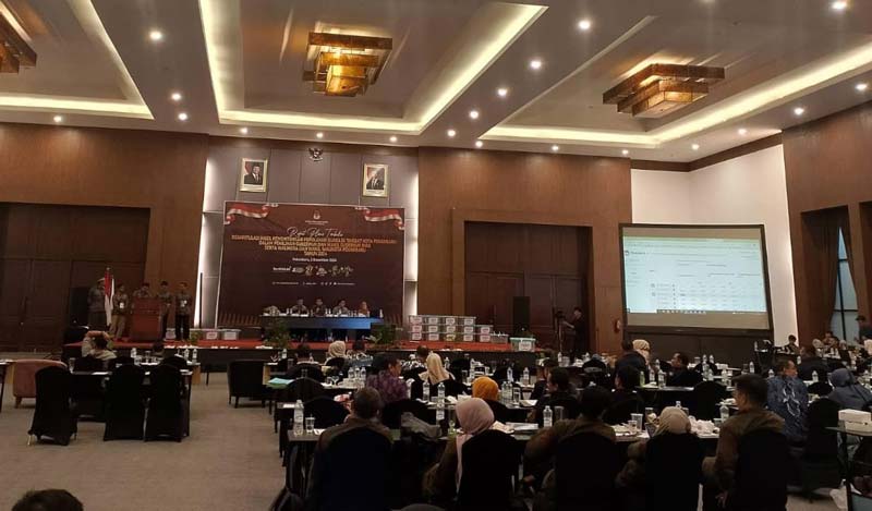 Suasana pleno penghitungan suara hasil Pilkada 2024 tingkat kabupaten/kota yang digelar Komisi Pemilihan Umum Kota Pekanbaru di Ballroom Hotel Aryaduta