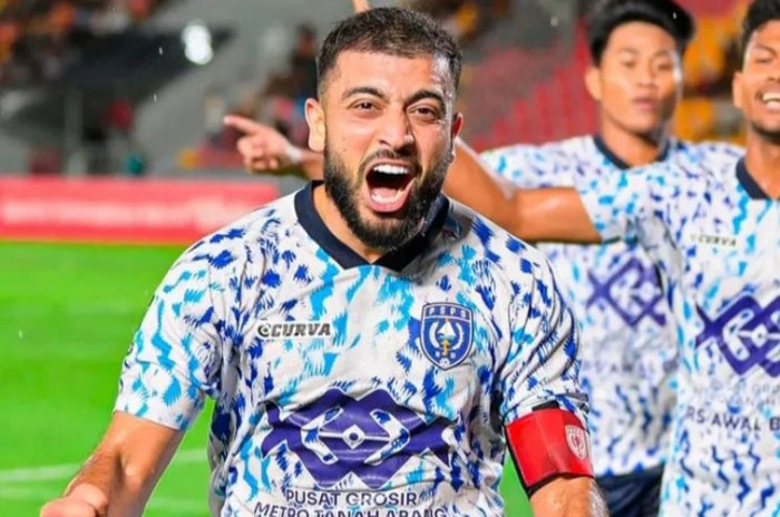 Omid Popalzay resmi mengakhiri kerjasama kerja dengan PSPS Pekanbaru. Selain Omid Popalzay, striker Riki Dwi Saputro juga putus kontrak.