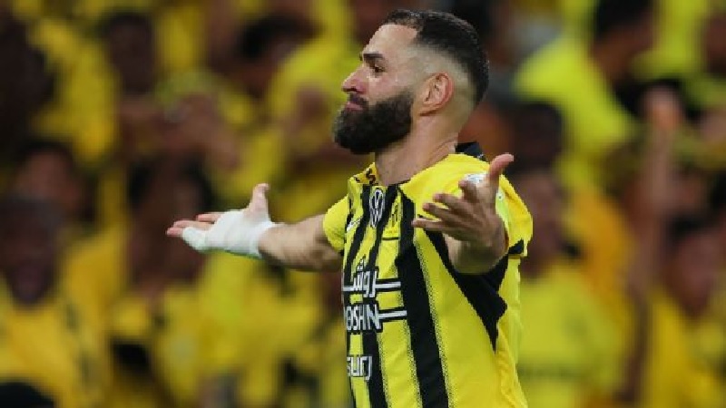 Karim Benzema mencetak satu gol saat mengala klub Cristiano Ronaldo, Al Nassr 2-1 di Liga Pro Saudi.   ///