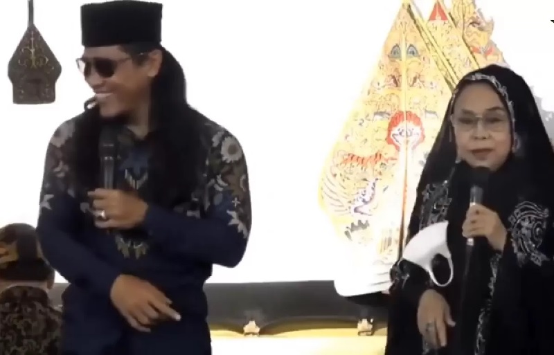 Miftah Maulana saat manggung bareng Yati Pesek, dua tahun lalu. Yati Pesek disebut Erick Estrada masih sakit hati sampaia sekarang karena hinaan Miftah Maualana.