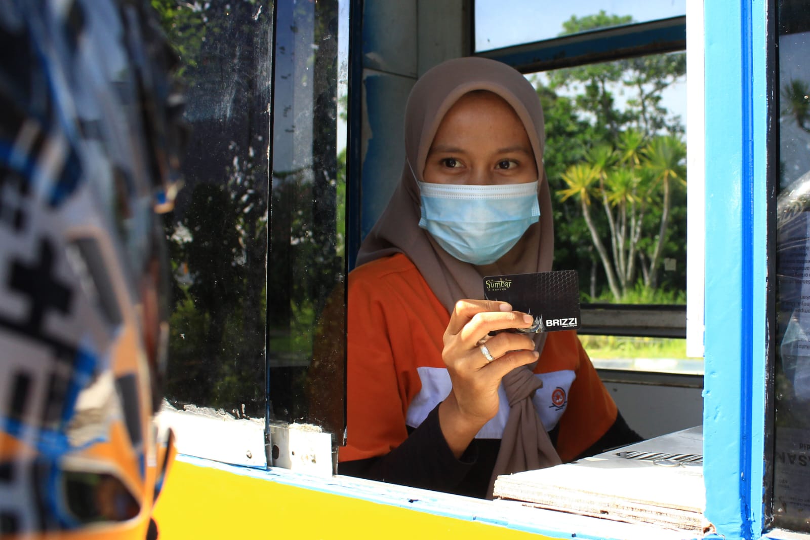 BRIZZI adalah kartu uang elektronik dari BRI yang menjadikan transaksi lebih mudah, cepat, dan praktis di berbagai kebutuhan sehari-hari