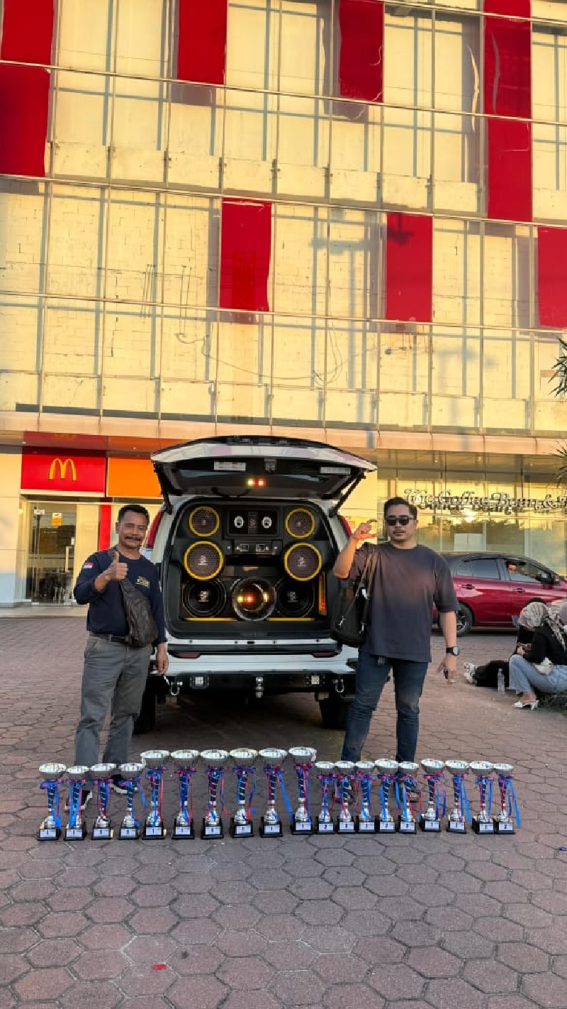 Member Fortuner Community Sumatera (FOCUS) menjadi juara 1 dalam Kompetisi Car Audio Network yang digelar di Transmart, Sabtu (7/12/2024).