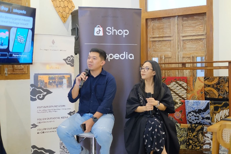 Tokopedia dan Shoptokopedia support  industri fashion batik Tanah Air.