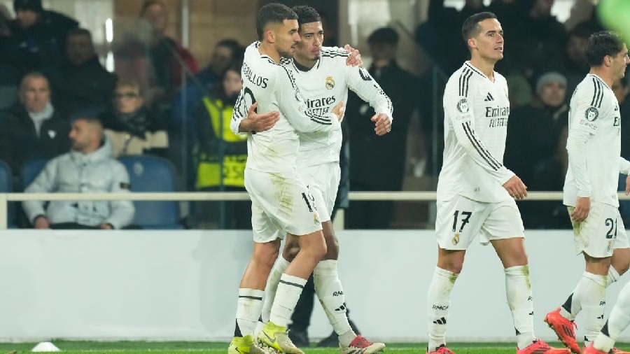 Pemain Real Madrid merayakan gol usai membobol gawang Atalanta pada matchday keenam Liga Champions format baru.