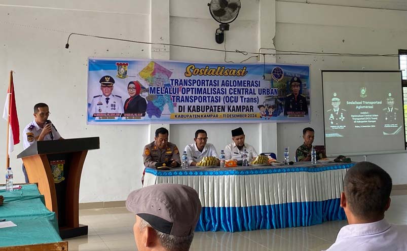Kadis Perhubungan Kampar Refizal saat sosialisasi program Optimalisasi Central Urban Transportasi di Kantor Camat Tambang, Kabupaten Kampar, Rabu (10/12/2024).