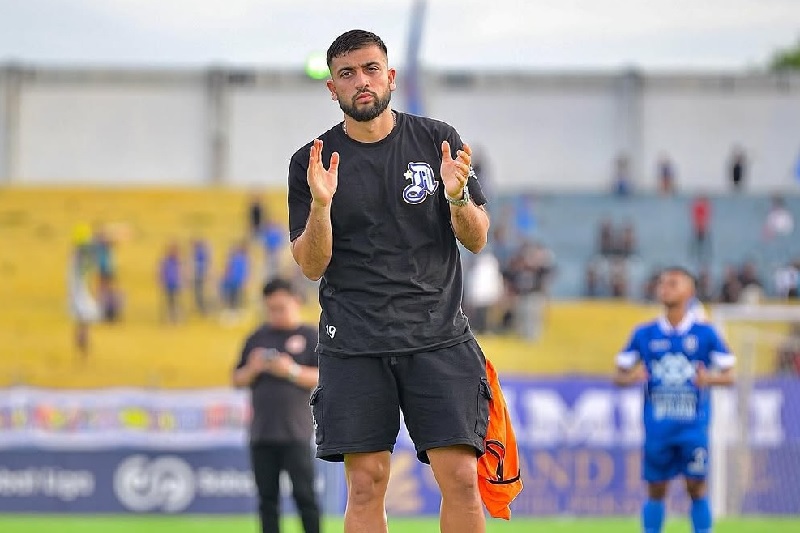 Mantan kapten PSPS Pekanbaru Omid Popalzay resmi bergabung dengan klub Liga 2, PSIM Yogyakarta.