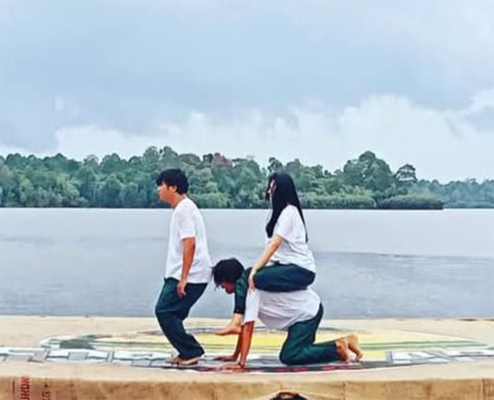 Ilustrasi latihan teater oleh Jaringan Teater Riau