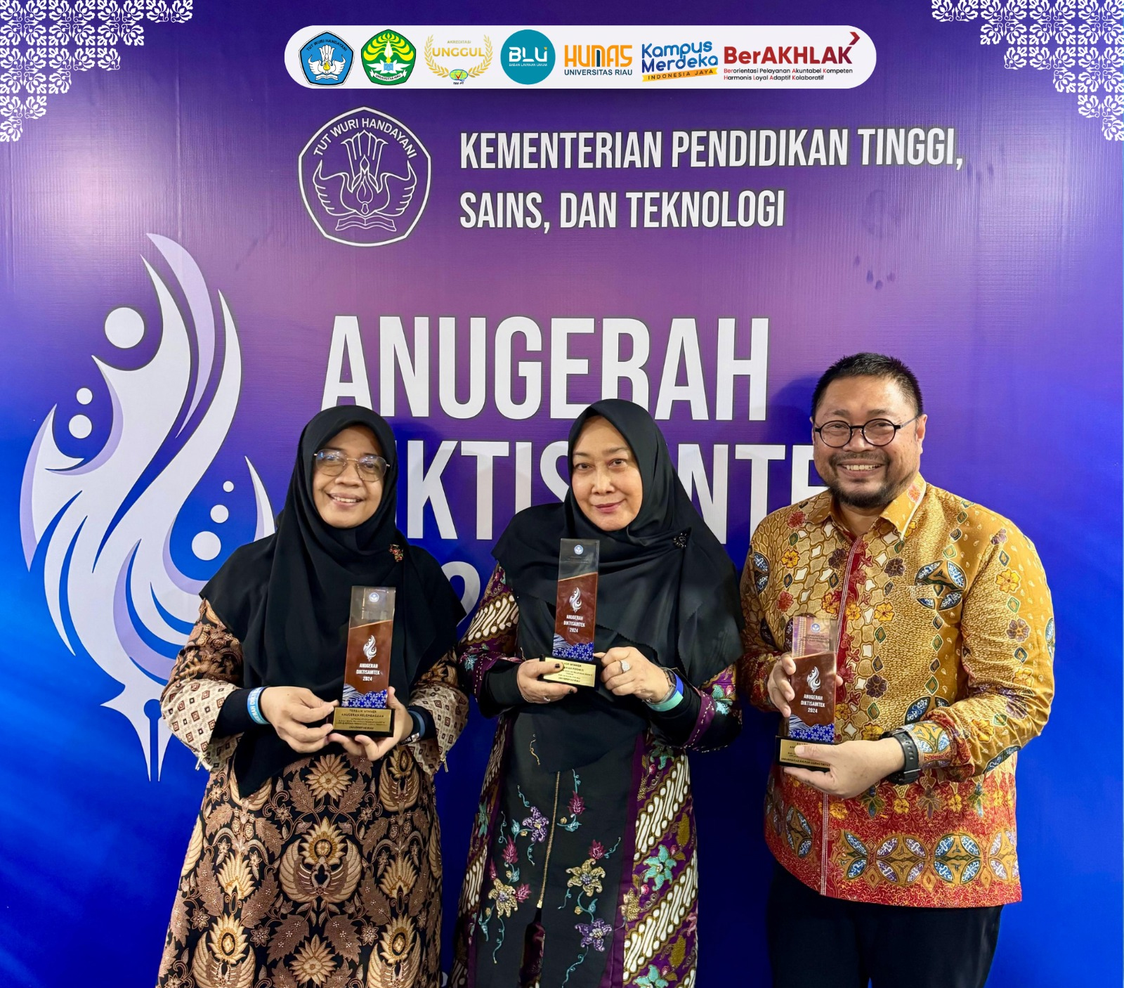 Rektor Unri Prof Dr Sri Indarti SE MSi, Wakil Rektor Bidang Perencanaan, Kerja Sama dan Sistem Informasi Dr Sofyan Husein Siregar MPhil, Koordinator Pusat Merdeka Belajar Kampus Merdeka (MBKM) Unri Dr