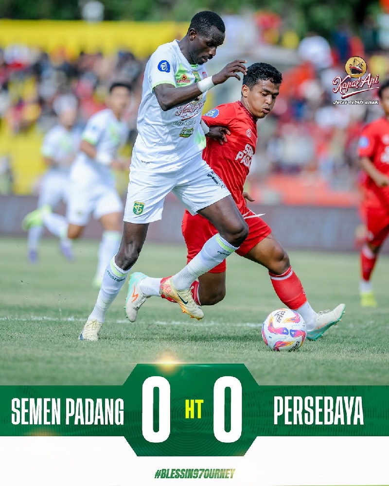 Pimpinan klasemen BRI LIga 1 Persebaya Surabaya harus puas bermain imbang 0-0 di kandang Kabau Sirah Semen Padang, Stadion H Agus Salim Padang, Ahad (15/12/2024).
