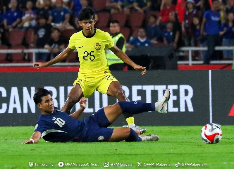 Timnas Malaysia melawan Thailand di ajang ASEAN Cup 2024.