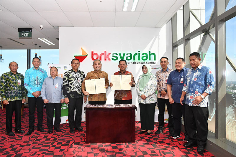 Perjanjian kerja sama antara Pemprov Kepri yang dihadiri langsung oleh Gubernur Kepri Ansar Ahmad dan BRK Syariah, Senin (16/12/2024).