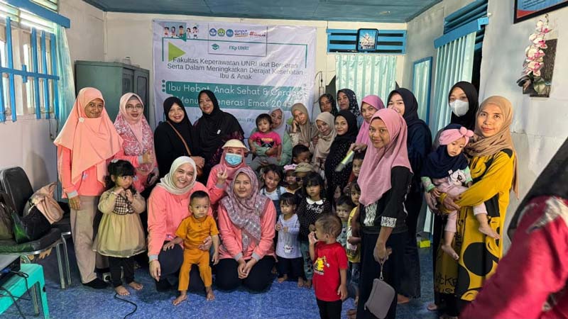Suasana Pengabdian Masyarakat Fakultas Keperawatan Unri di wilayah RW 06 Kelurahan Sri Meranti, Kecamatan Rumbai, Ahad (15/12/2024).