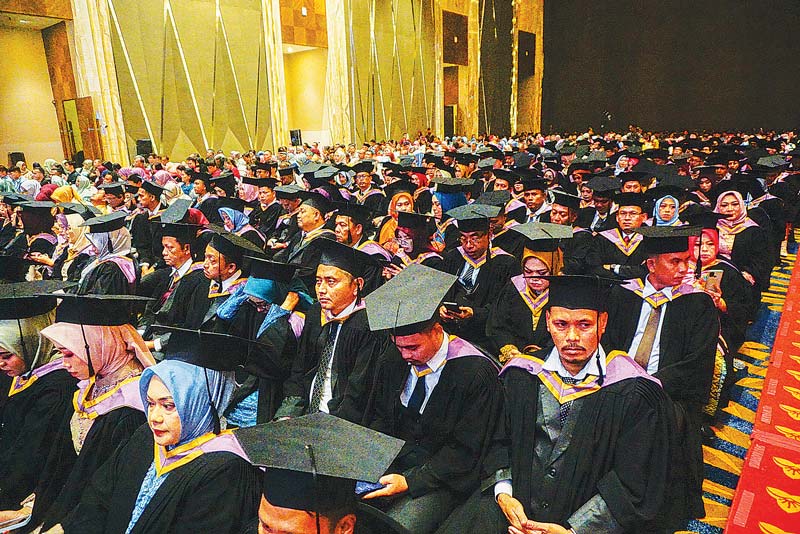 Wisuda XXIII Institut Bisnis dan Teknologi Pelita Indonesia Tahun Akademik 2023/2024 di SKA Co Ex, Pekanbaru, Rabu (18/12/2024).