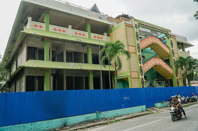 Pembangunan renovasi Pasar Wisata Pasar Bawah Pekanbaru hingga  saat ini belum selesai, Kamis (19/12/2024).