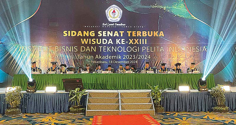 Sidang Senat Terbuka Wisuda  XXIII Institut Bisnis dan Teknologi Pelita Indonesia Tahun Akademik 2023/2024 di SKA Co Ex, Pekanbaru, Rabu (18/12/2024).