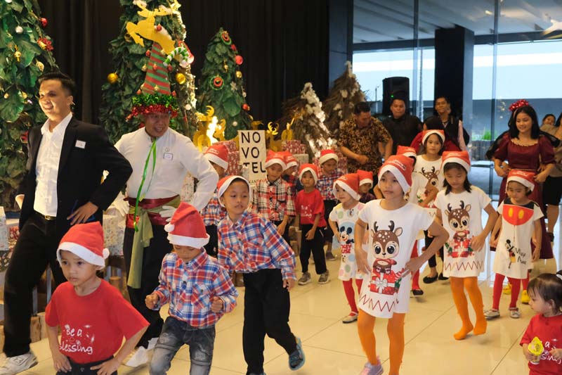 Novotel Pekanbaru bergembira bersama anak-anak Panti Asuhan Efrata melalui program Accor Solidarity Week yang digelar di Novotel Pekanbaru