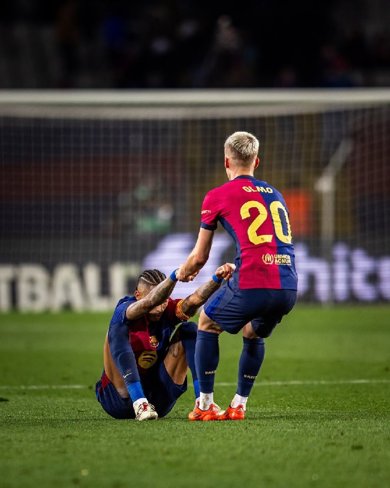 Posisi Barcelona di ouncak klasemen Grup 1 LALiga digusur Atletico Madrid setgelah kalah 1-2.