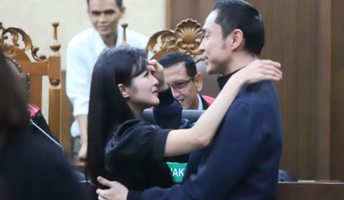 Sandra Dewi menemui suaminya seusai sidang beberapa waktu lalu. Harvey Moeis jadi terdakwa kasus dugaan korupsi tata niaga komoditas timah di wilayah izin usaha pertambangan (IUP) PT Timah