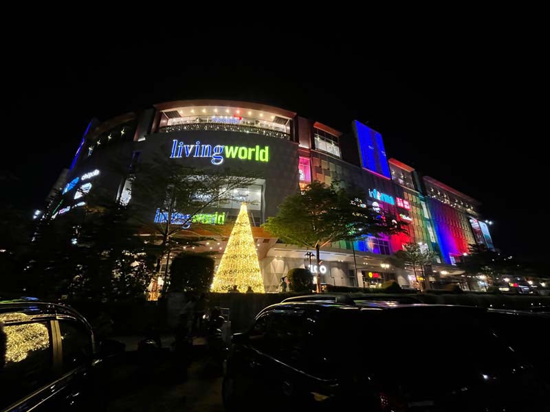 Suasana Living World Pekanbaru terlihat semakin menarik jelang Natal dan Tahun Baru 2025, Sabtu (21/12/2024).