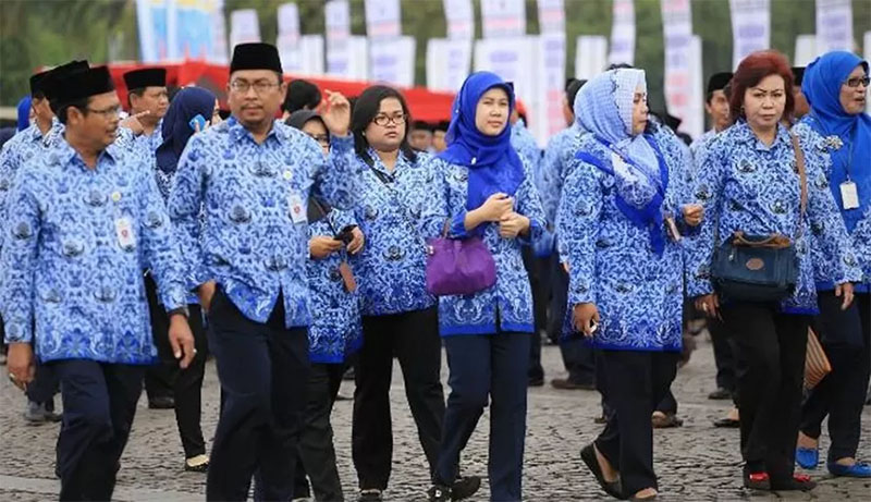 Gaji PNS naik 8 persen, berlaku mulai Januari 2025.