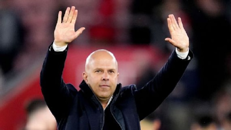 Arne Slot dalam dilema besar untuk memilih starter Liverpool pada partai final Carabao Cup kontra Newcastle United di Wembley.