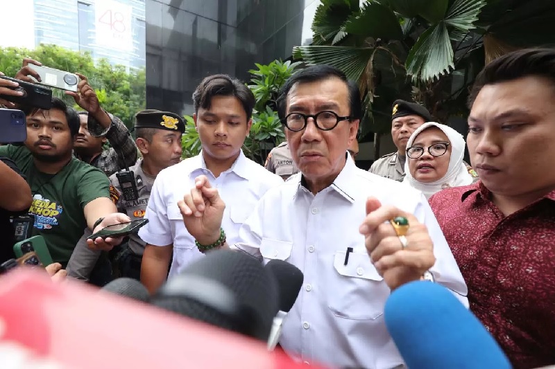 Menteri Hukum dan HAM periode 2019-2024 Yasonna Laoly usai menjalani pemeriksaan di Gedung Merah Putih KPK, Jakarta, Rabu (18/12/2024).