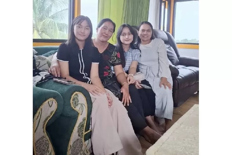Potret Natasya Hutagalung bersama keluarganya.
