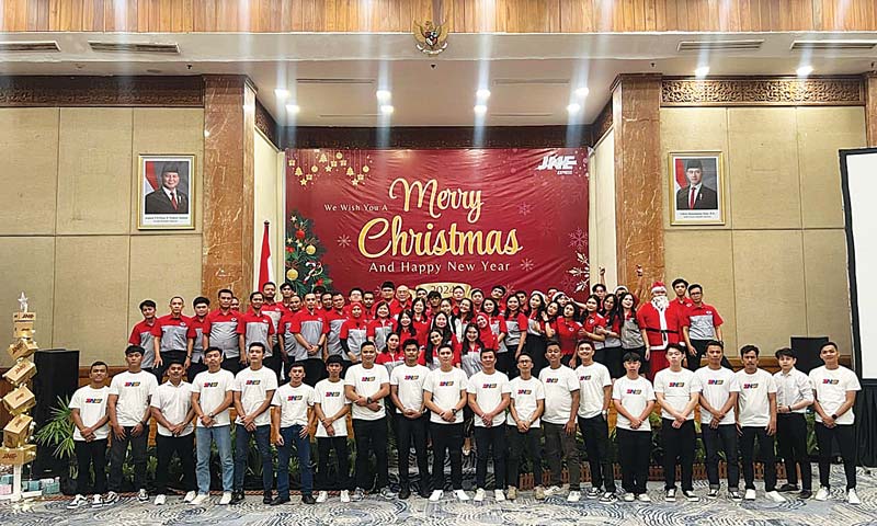 Satria dan srikandi JNE Pekanbaru mengadakan Christmas Dinner bersama.