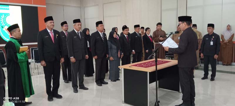 Pj Sekda Kuansing dr H Fahdiansyah SpOg melantik pejabat tinggi pratama dan 10 pejabat fungsional di lingkungan Pemkab Kuansing
