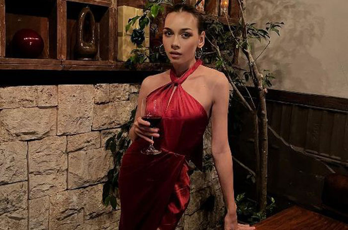 Hubungan Dosma Hazenbosch dan Rizky Nazar kembali menyeruak setelah video keduanya sedang liburan di Bali viral di medsos.