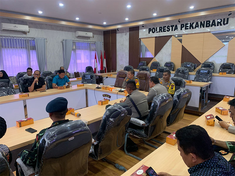 Panpel Laga Kandang PSPS melakukan rapat koordinasi dengan pihak keamanan di Polresta Pekanbaru, baru-baru ini.