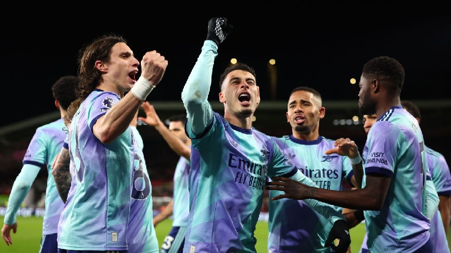Pemain Arsenal melakukan selebrasi usai membobol gawang Brentford dalam lanjutan Liga Premier Inggris.